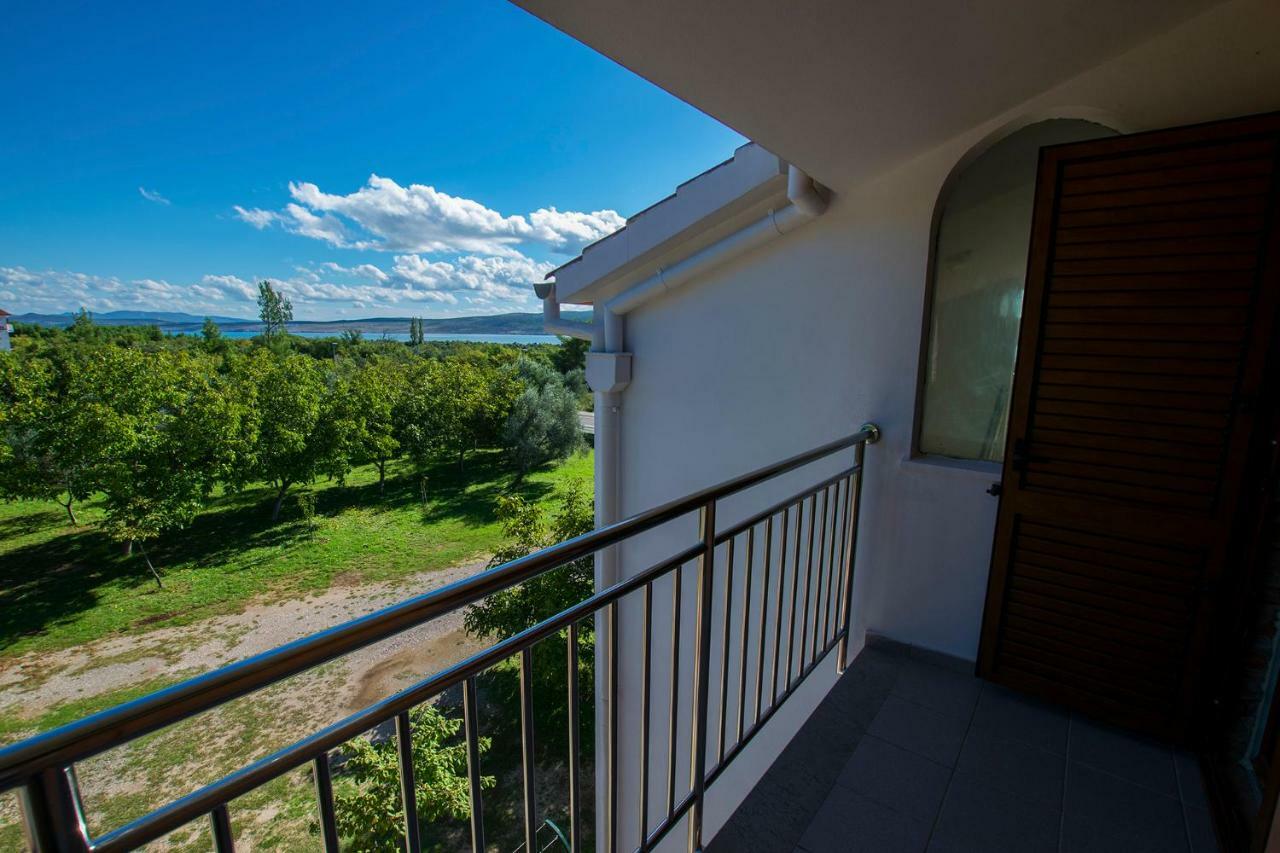 Apartmani Vesna Starigrad Paklenica Bagian luar foto