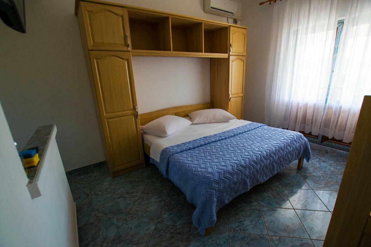 Apartmani Vesna Starigrad Paklenica Bagian luar foto